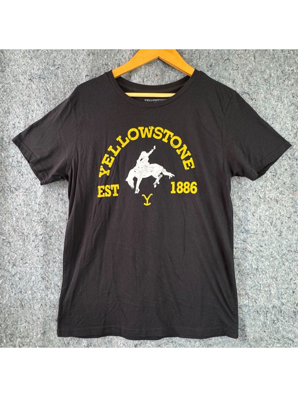 Yellowstone TV Show Size L Black Bucking Graphic T-Shirt NWOT Paramount